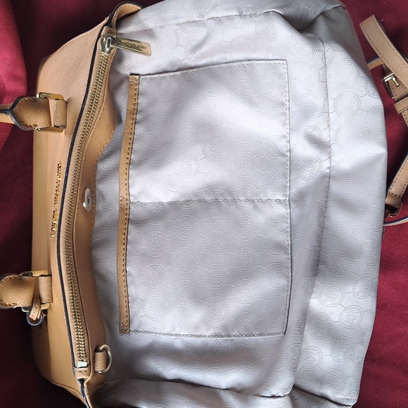 Michael Kors LightTan Crossbody/Satchel GREAT CONDITION - Picture 9 of 9